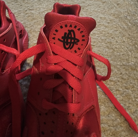 Nike Air Huarache Red Shoe - Picture 12 of 15